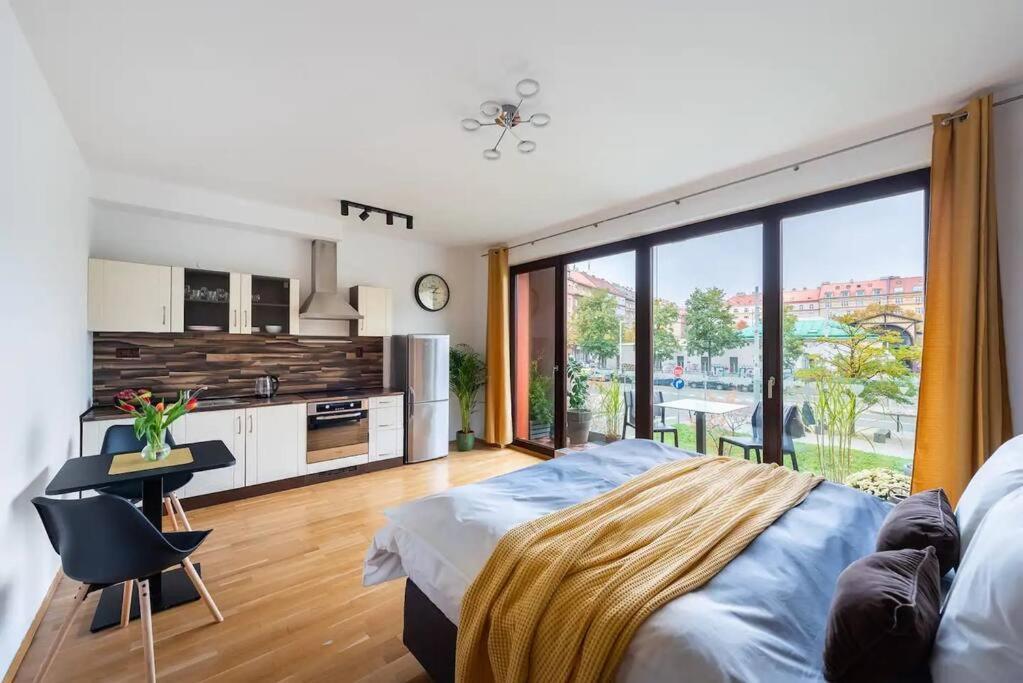 Apartment W/ Free Garage Parking Praga Esterno foto