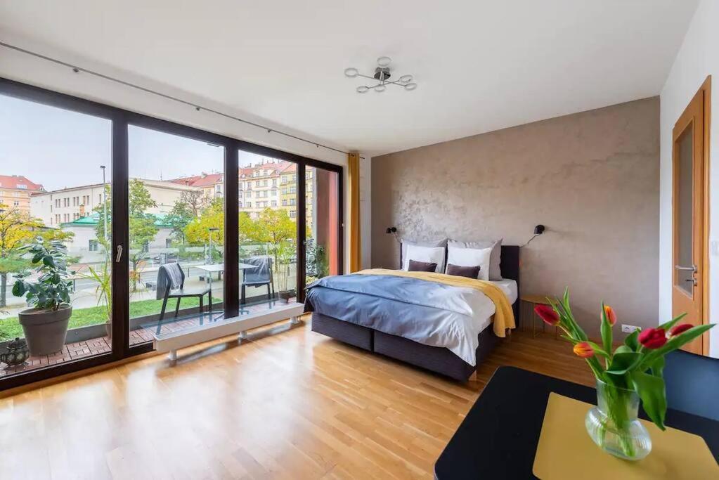 Apartment W/ Free Garage Parking Praga Esterno foto