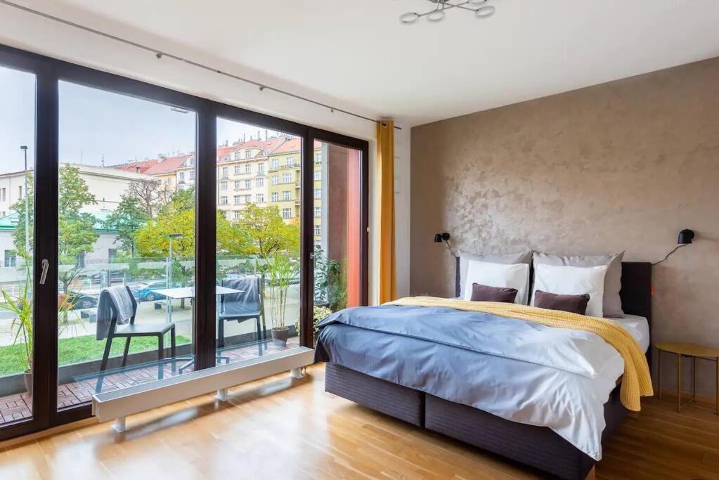 Apartment W/ Free Garage Parking Praga Esterno foto